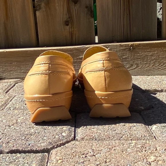 Nickels women tan colour made in Brazil slip on loafers. Size 7M. Used. - Picture 9 of 10
